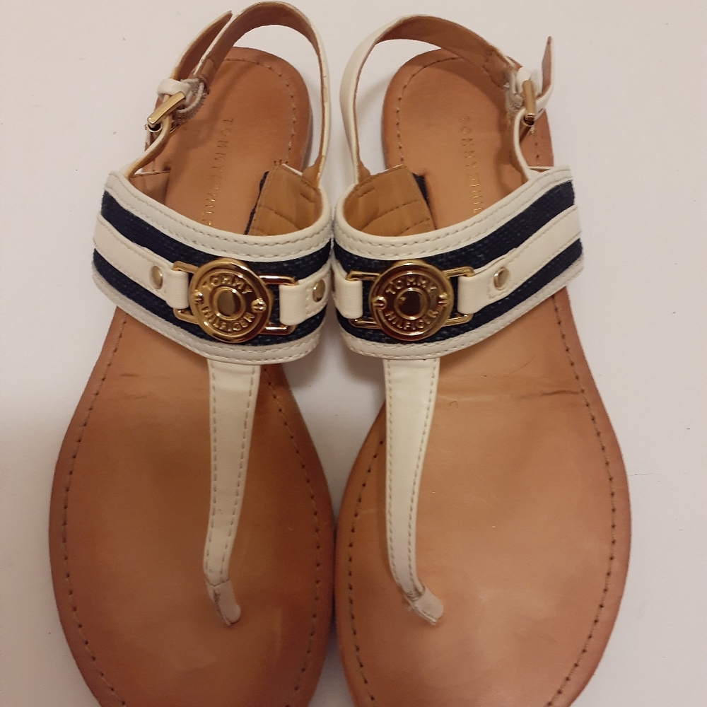 Tommy Hilfiger Twing-T Flat  sandals, size 6 1/2